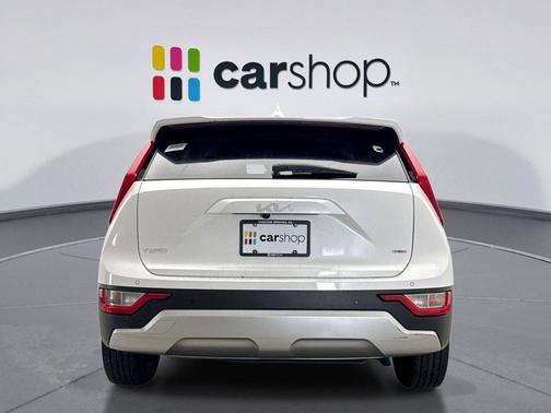Snow White Pearl 2023 Kia Niro EX