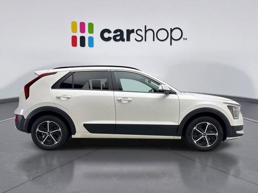 Snow White Pearl 2023 Kia Niro EX