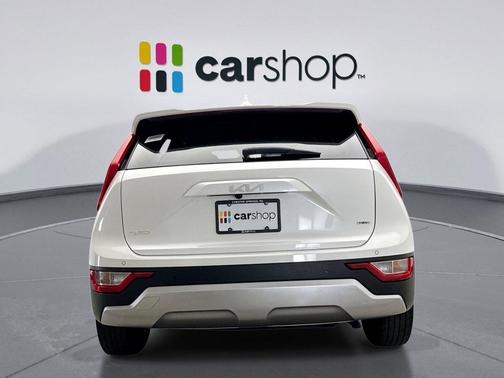 Snow White Pearl 2023 Kia Niro EX