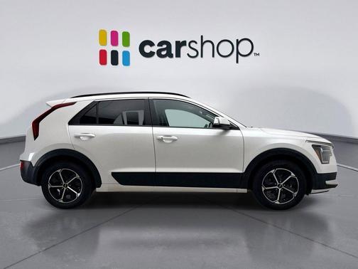 Snow White Pearl 2023 Kia Niro EX