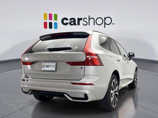 2023 Volvo XC60 B6 Ultimate Dark Theme