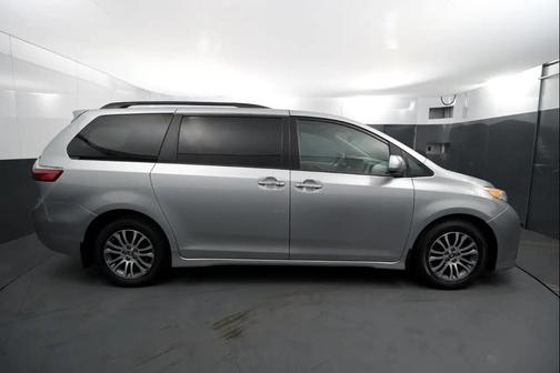 2020 Toyota Sienna Limited Premium