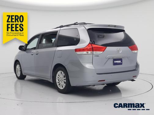 Silver 2014 Toyota Sienna XLE