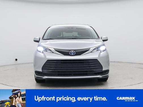 2023 Toyota Sienna LE