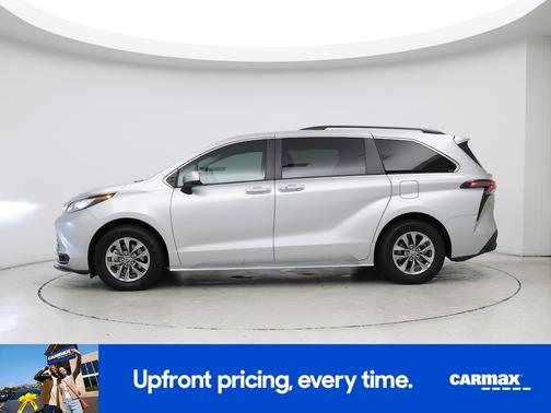 2023 Toyota Sienna LE