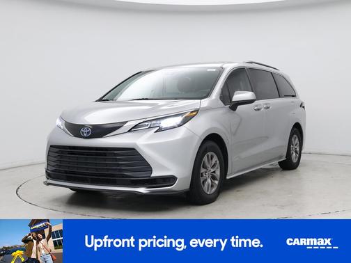 2023 Toyota Sienna LE