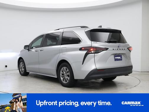 2023 Toyota Sienna LE