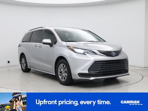 2023 Toyota Sienna LE