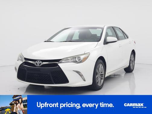 White 2015 Toyota Camry SE
