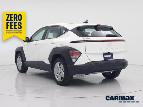 White 2025 Hyundai KONA SE