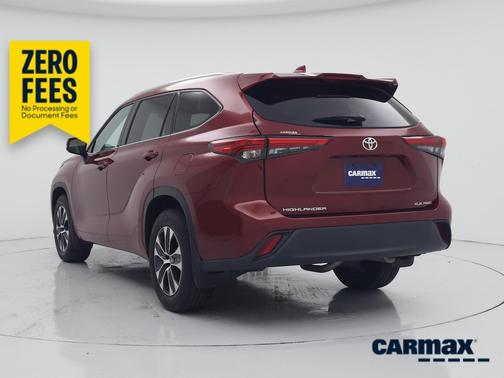 Red 2022 Toyota Highlander XLE