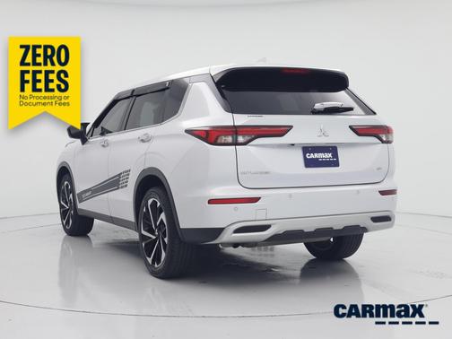 White 2024 Mitsubishi Outlander SE