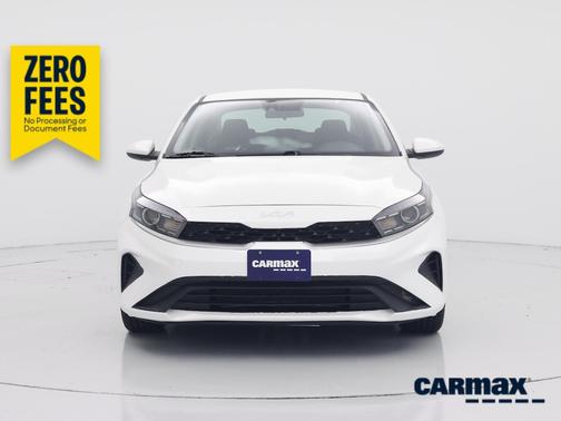 White 2024 Kia Forte LXS