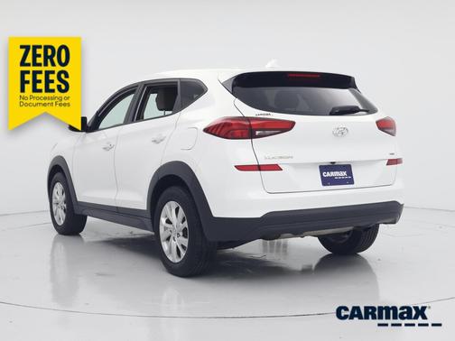 White 2019 Hyundai TUCSON SE