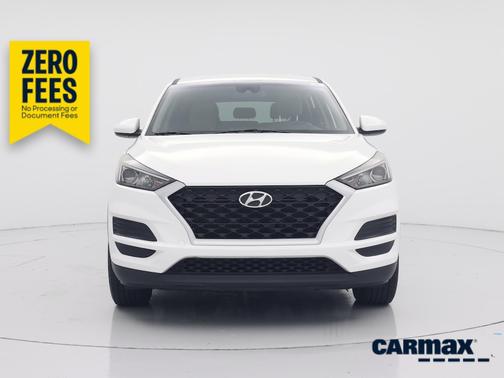 White 2019 Hyundai TUCSON SE
