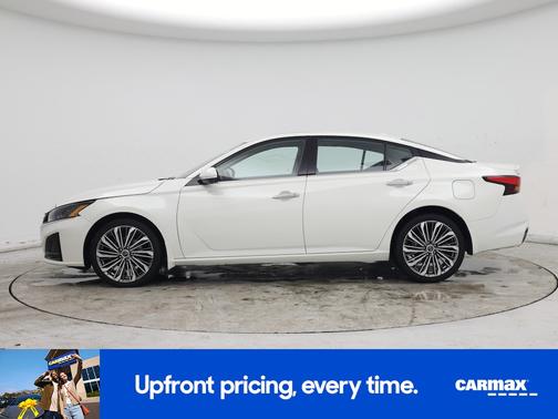 White 2023 Nissan Altima SL