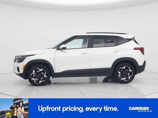 White 2025 Kia Seltos S