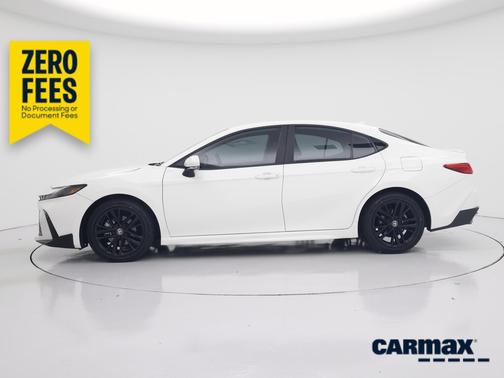 White 2025 Toyota Camry SE
