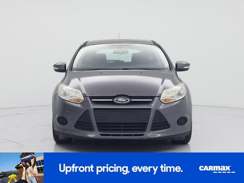 Gray 2014 Ford Focus SE