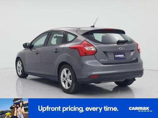 Gray 2014 Ford Focus SE