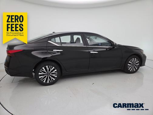 Black 2023 Nissan Altima SV
