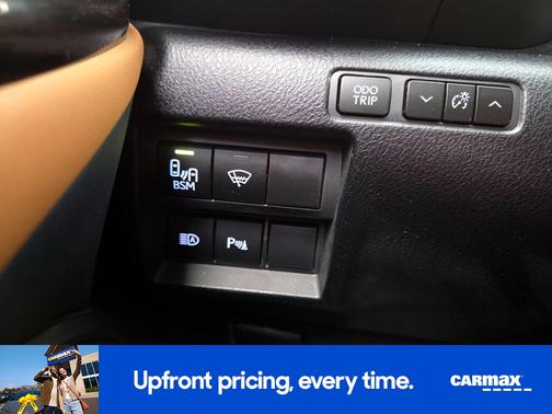 Pearl 2023 Lexus RC 350