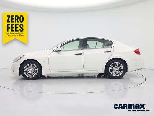 White 2015 INFINITI Q40