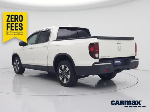 White 2019 Honda Ridgeline RTL
