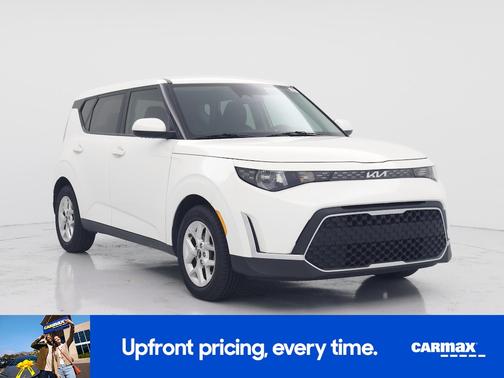 White 2023 Kia Soul LX