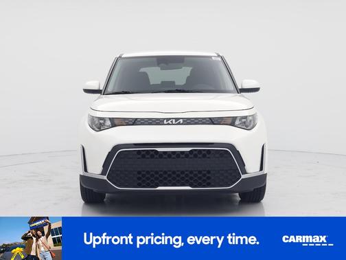 White 2023 Kia Soul LX