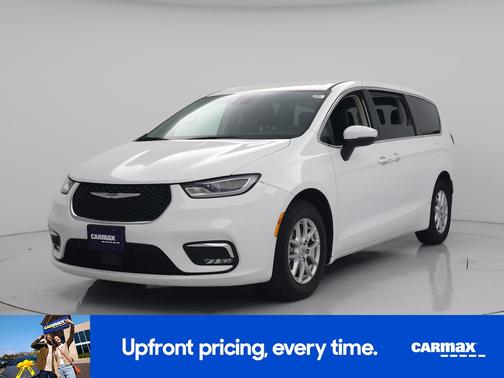 White 2023 Chrysler Pacifica Touring L