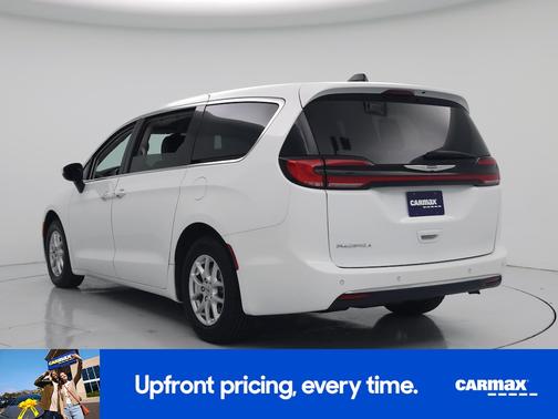 White 2023 Chrysler Pacifica Touring L