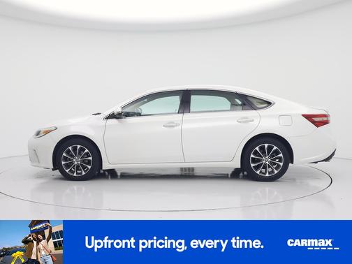 White 2017 Toyota Avalon XLE