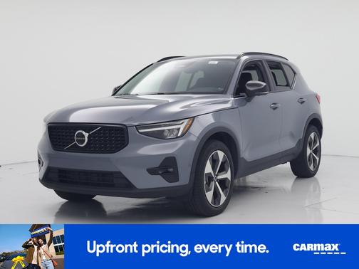 Gray 2023 Volvo XC40 B4 Ultimate Dark Theme