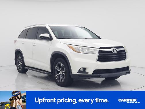White 2016 Toyota Highlander XLE