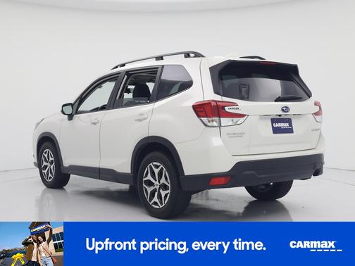 White 2022 Subaru Forester Premium