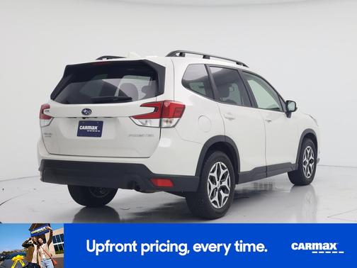 White 2022 Subaru Forester Premium