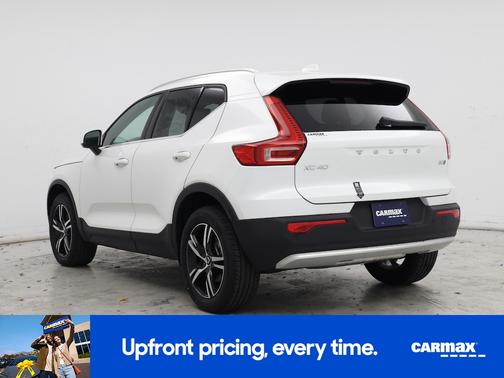 2024 Volvo XC40 B5 Core Dark Theme