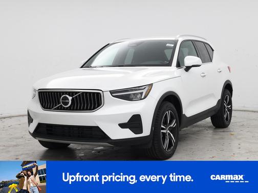 2024 Volvo XC40 B5 Core Dark Theme