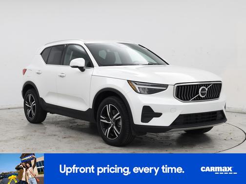 2024 Volvo XC40 B5 Core Dark Theme