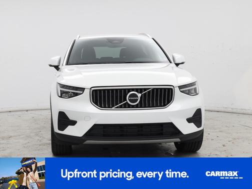 2024 Volvo XC40 B5 Core Dark Theme