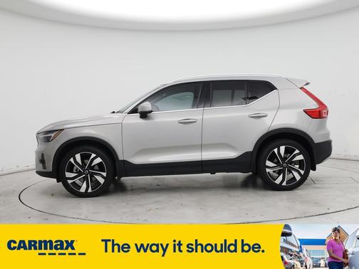 2023 Volvo XC40 B5 Plus Bright Theme