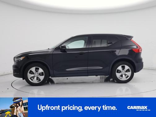 Black 2020 Volvo XC40 T5 Momentum