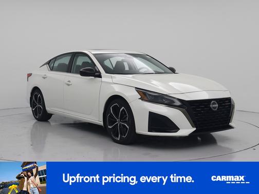 White 2023 Nissan Altima SR