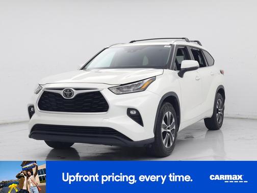 White 2020 Toyota Highlander XLE