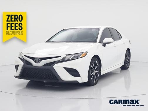 White 2018 Toyota Camry SE