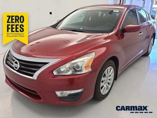 Red 2015 Nissan Altima S