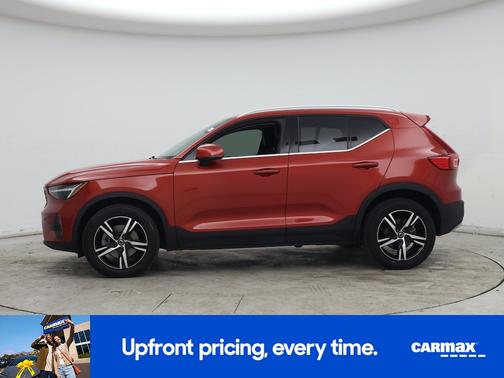 2023 Volvo XC40 B4 Plus Bright Theme