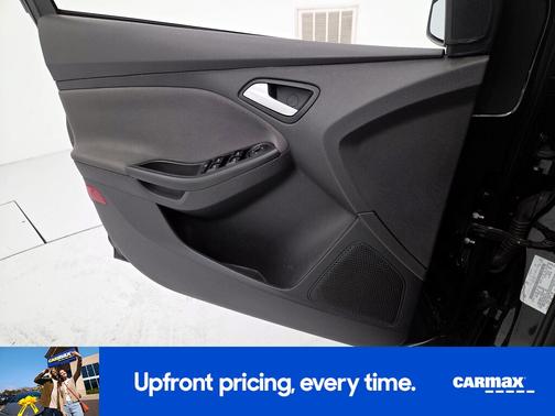 Black 2014 Ford Focus SE