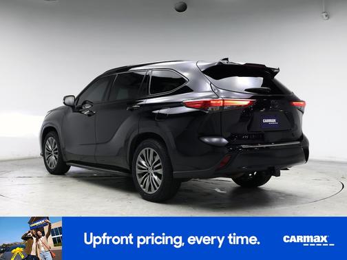 Black 2022 Toyota Highlander Platinum